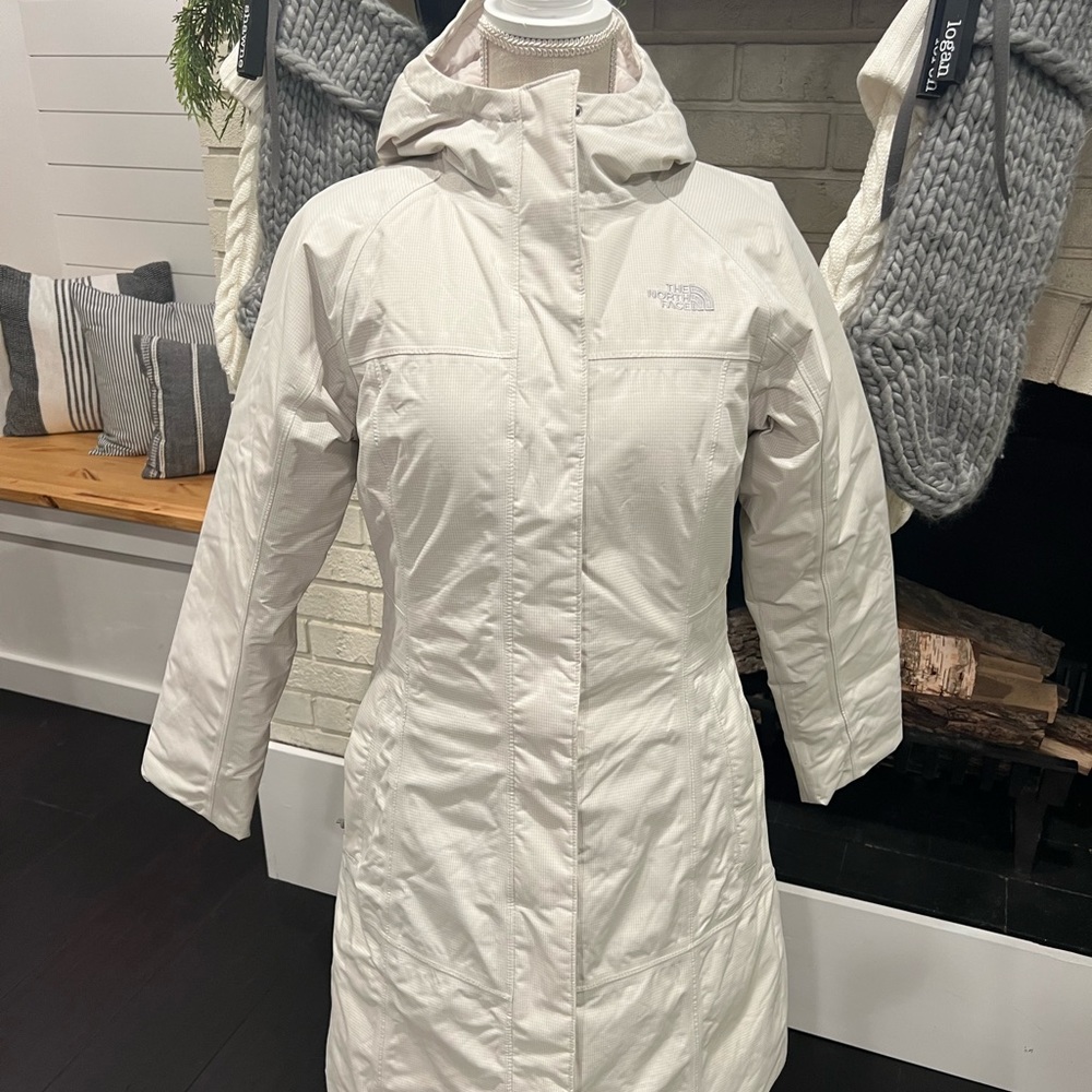 The North Face Women’s Hyvent Cream Parka Jacket